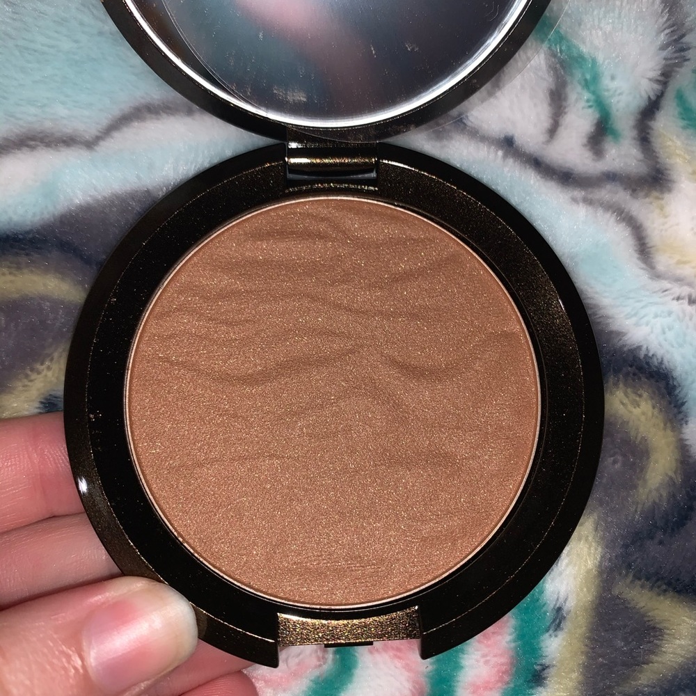 Becca Bronzer